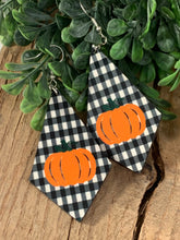 Load image into Gallery viewer, Plaid Pumpkins
